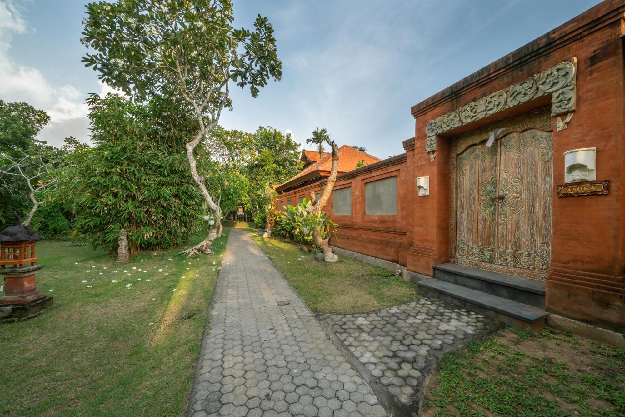Legian Three Brothers Bungalows & Villas מראה חיצוני תמונה