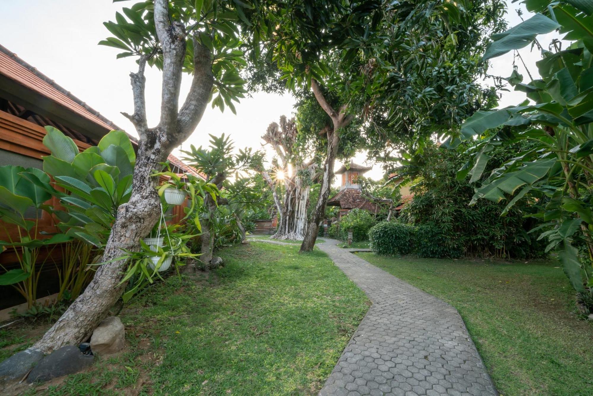 Legian Three Brothers Bungalows & Villas מראה חיצוני תמונה
