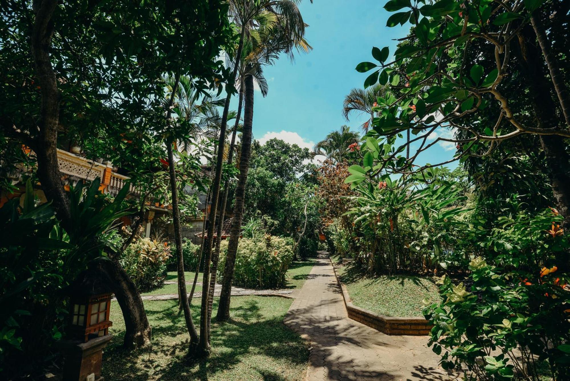 Legian Three Brothers Bungalows & Villas מראה חיצוני תמונה